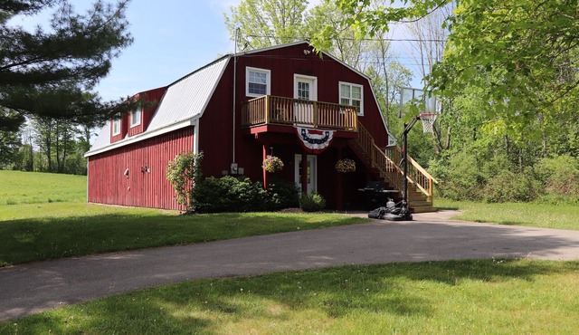 Breezy Acres Farm Apt 1- large yard, fire pit, game room near Cooperstown