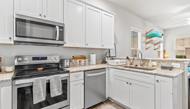 Breezy Blue Bungalow in Heart of Pleasant Street