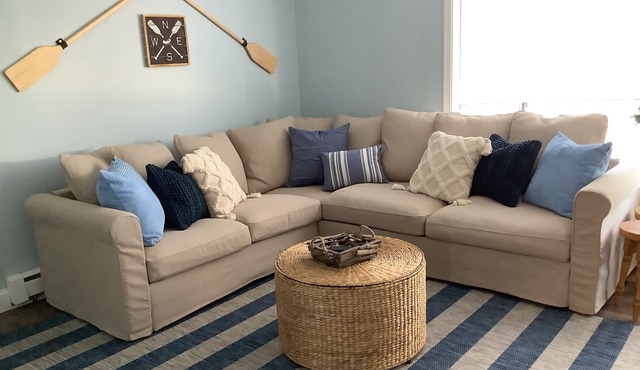 Breezy Coastal Cottage BEACH BLOCK- 8 houses to beach