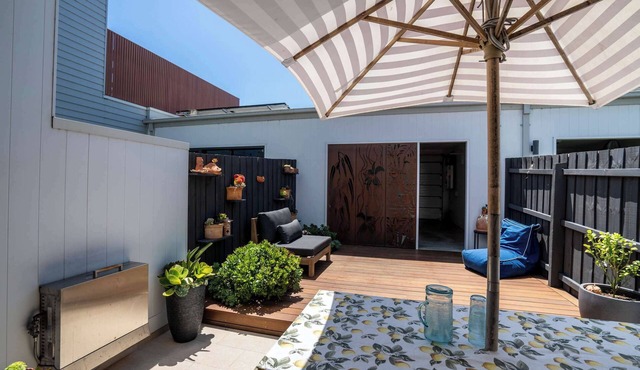 Breezy coastal townhouse near park and shops