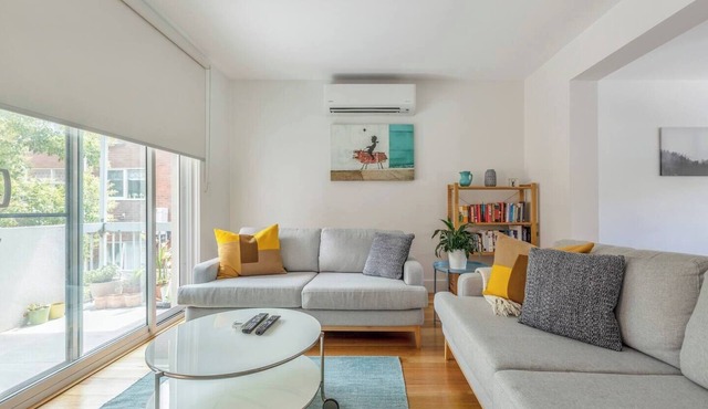 Breezy East A Light filled Family Retreat