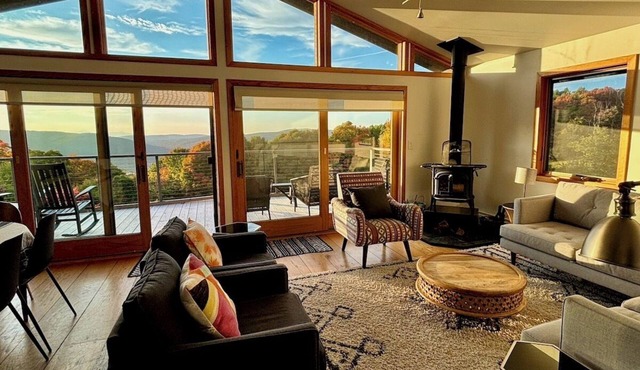 Breezy Hill with "Breathtaking Views!"