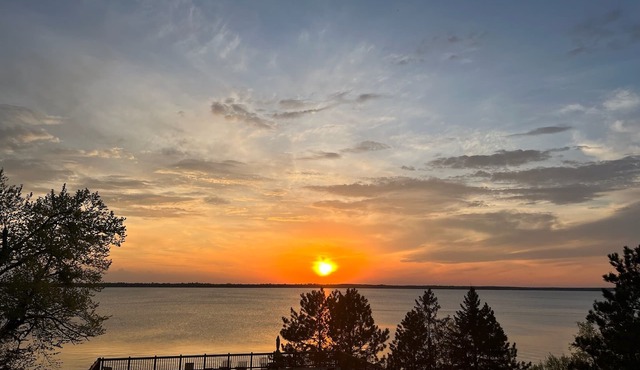 Breezy Hills - Unit 1; Lake Bemidji, King Bed, Kayaks, PB Trail private access