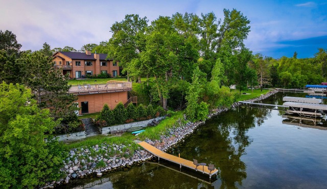 Breezy Hills - Unit 2; Lake Bemidji, King Bed, Kayaks, PB Trail private access
