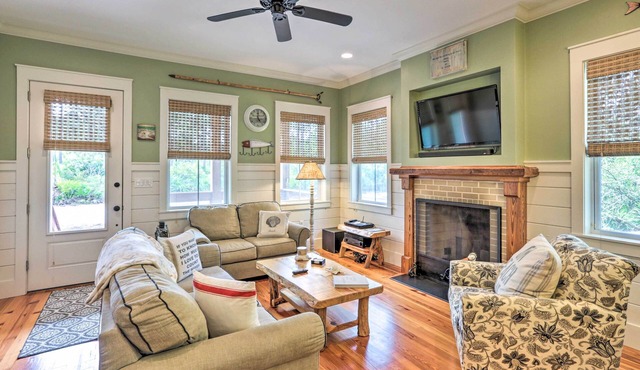 Breezy Home w/Grills, Pool & Beach Access!