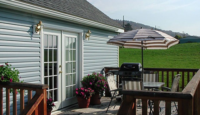 Breezy Meadow Two 2 of 2,custom built cottage, under a mile from CDP