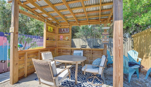 Breezy PCB Vacation Rental w/Lanai, Walk to Ocean