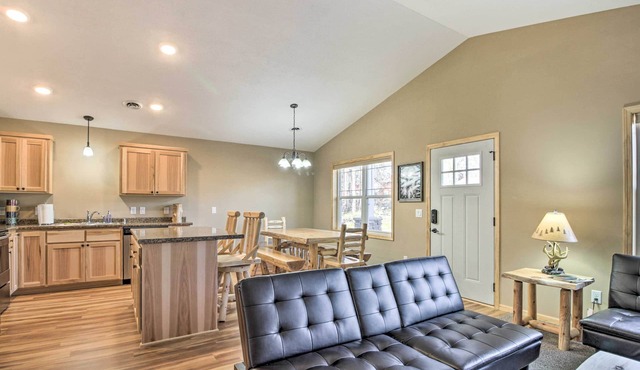 Breezy Point Cabin w/Fire Pit - Walk to Lake