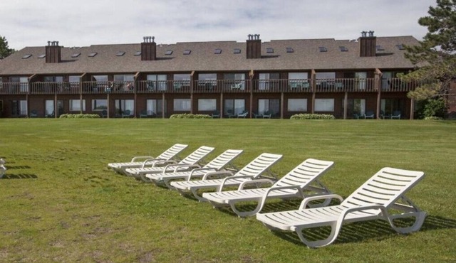 Breezy Point - Spacious 2 Bedroom W/ Kitchen