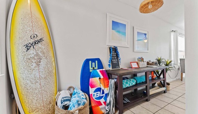 Breezy Retreat!Walk to Beach!Bikes!Near Mayo too!