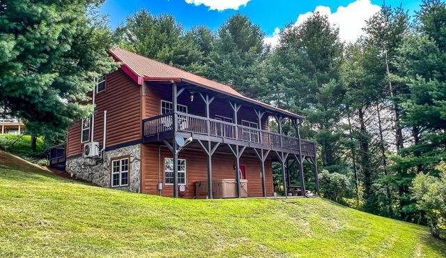 Breezy River Mtn - 3BR/3BA, Hot Tub, River Access, WiFi