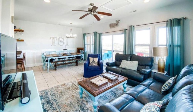 Breezy Salt Life Home on the Bay, Walk to Beaches!