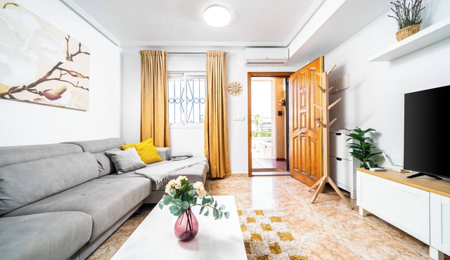 Breezy Shores – Elegant Townhouse by the Beach