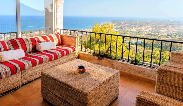 Breizas Family House – Pool, Ocean Views & BBQ, Breizas House with Private Pool