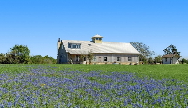 Brenham-Home/Barn amazing place to stay! Completed 2019