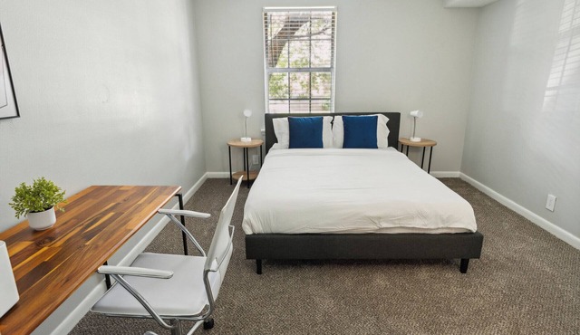 Brentwood A2 I Cozy & Comfy I 2Bd I Free Parking