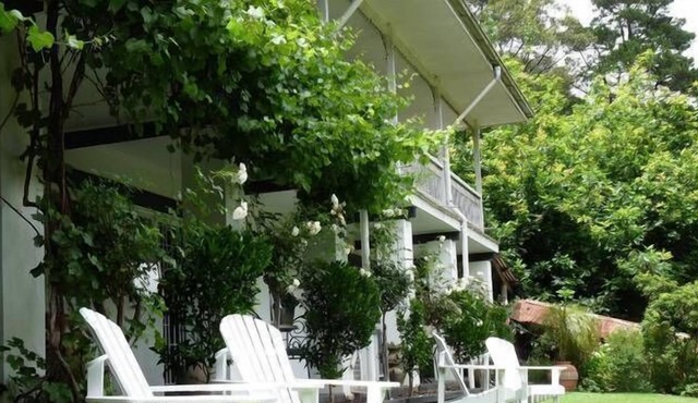 Brentwood B&B Aprtments - Valley View Queen Bed Apartment