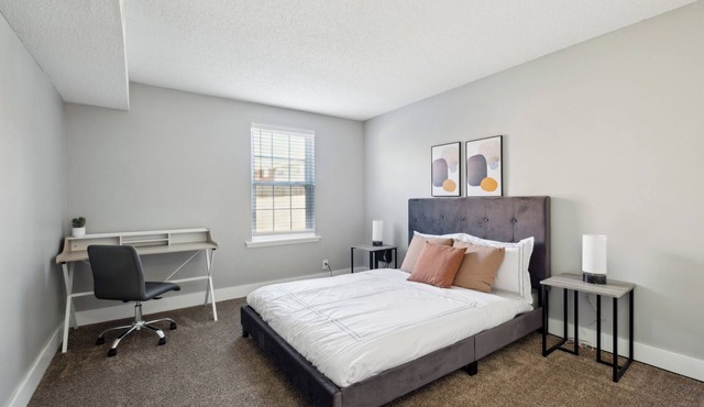 Brentwood C4 I Cozy & Comfy I 2Bd I Free Parking