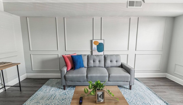 Brentwood D6 I Cozy & Comfy I 2Bd I Free Parking