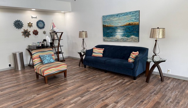 Brentwood Inn & Suites