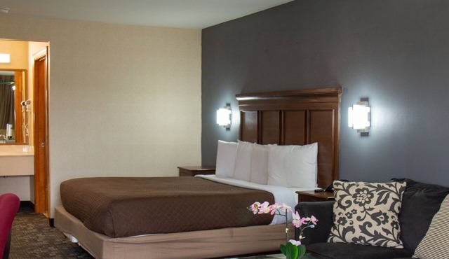 Brentwood Inn & Suites