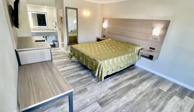 Brentwood Inn & Suites