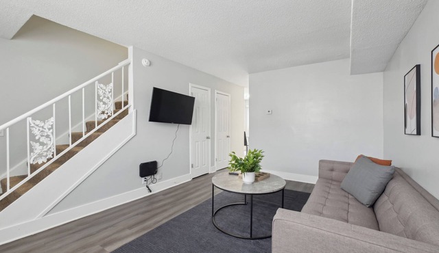 Brentwood U4 I Cozy & Comfy I 2Bd I Free Parking