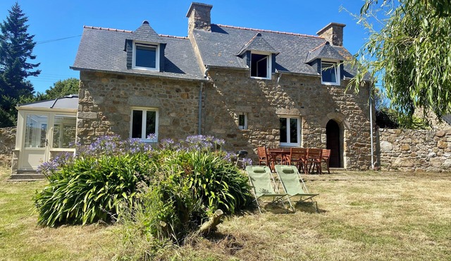 Breton family farmhouse 5 minutes from the sea on foot - calm, nature, authenticity