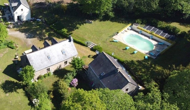 -Breton hamlet 20 persons-