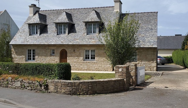 BRETON HOUSE 5MN WALK FROM SHOPS AND 2.5 KMS FROM THE BEACH