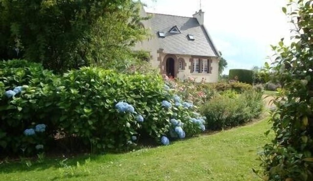 Breton house located in a closed park in the countryside, near paimpol