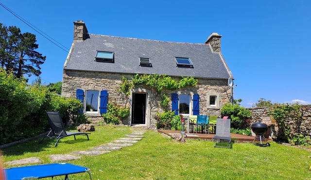 BRETONNE LONGERE BETWEEN SEA AND COUNTRYSIDE