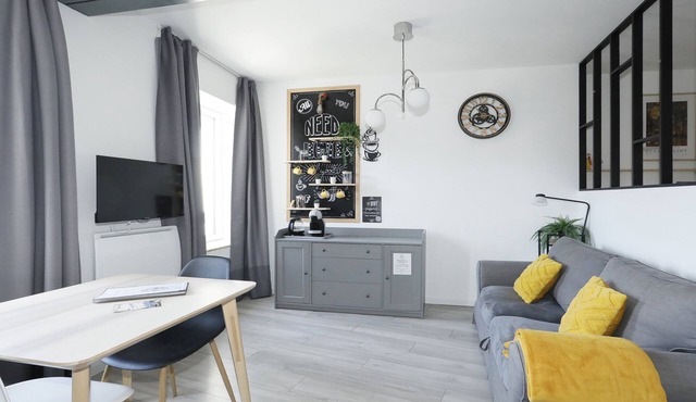 Breuil Station, platform 2. Fully-equipped studio