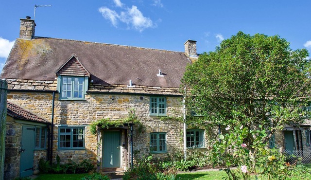 Brew House Cottage is a charming semi-detached former Estate cottage.
