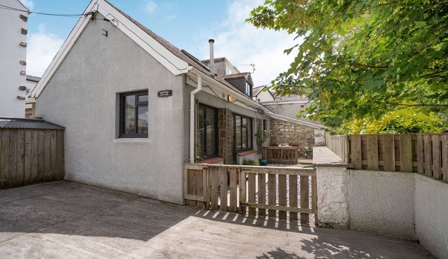 BREWERY COTTAGE, country holiday cottage in Saundersfoot