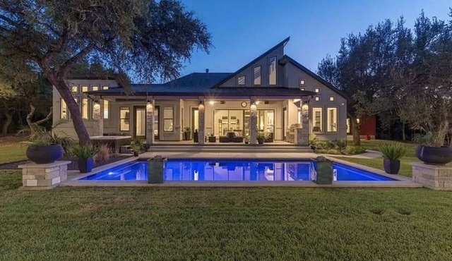 Brewery District Villa with Heated pool, Game Room, Hot Tub, and more!