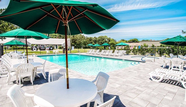 Brewster Green Resort 3-bedroom unit w/2 pools-one indoor, hot tub, fitness room