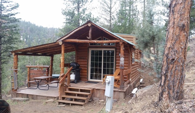 Brezzy Cabin Awaits You!