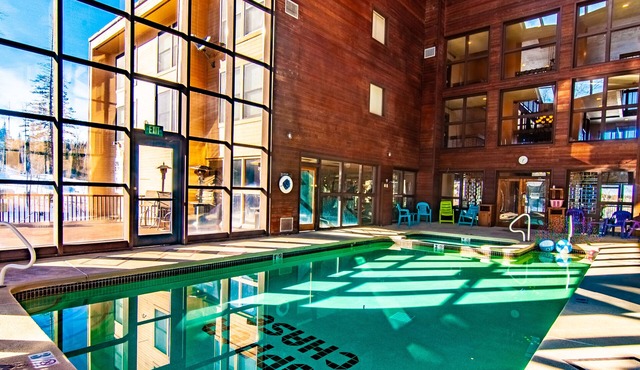Brian Head Penthouse South, Pool-Hotub, Ski-i/o, 3 Masters, Play lofts, Sleep 14