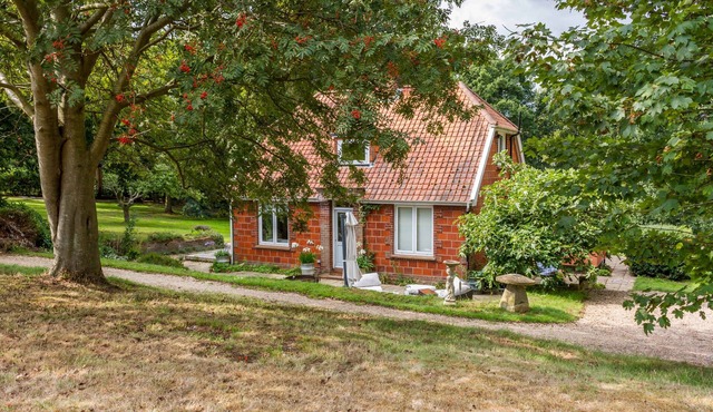 Briar Hill - sleeps 4 guests in 2 bedrooms