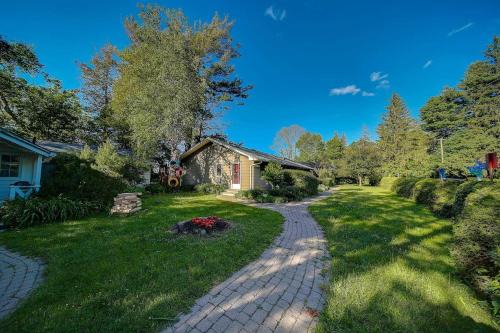 Briar Lakeside Cottage