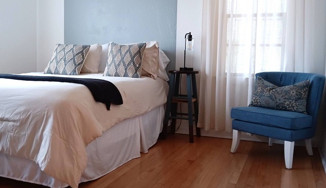 Briarcliff Cottage · Cozy 1950s Home Near Downtown