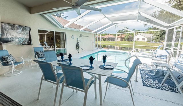 Briarwood: Newly decorated; heated pool, lake view, w/outdoor lanai space & TV