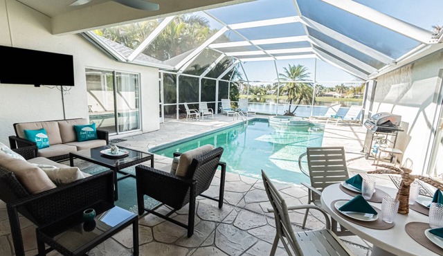 Briarwood: Updated Heated Pool/Spa Home w/Lake Views from Lanai & Living Room!