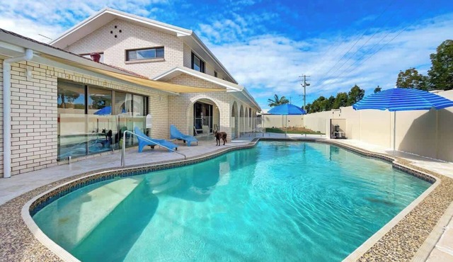 Bribie Beach House w Pool - Walk to Surf & Shops
