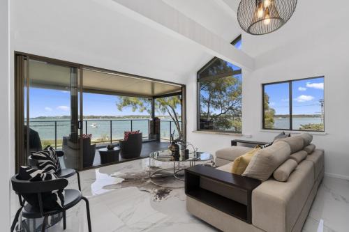 Bribie Island Waterfront Luxury Apartment
