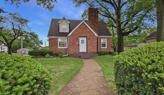 Brick B&B - Entire House in Downtown Edwardsville