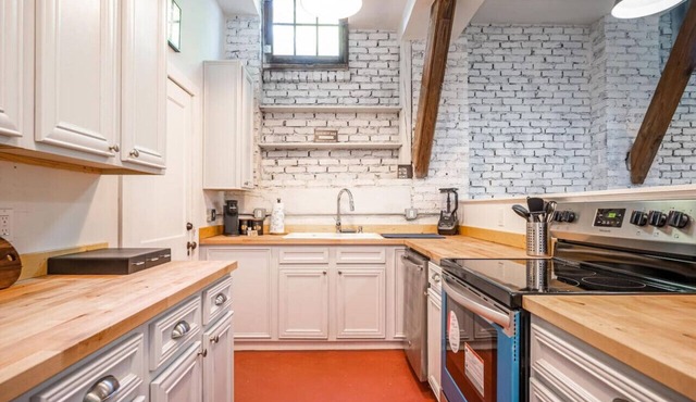 Brick & Beam Studio - Minutes away from Atlanta!