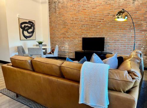 Brick & Bed Riverfront Lofts, T 302