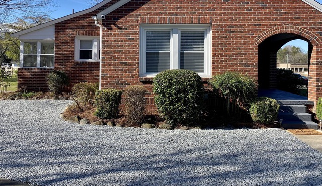 Brick Cottage Style for Extended Stay, Travel Pros, Convenient to Many Locations
